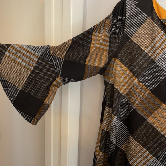 Black & Gold/Yellow Flare Sleeve Dress - Picture 2 of 7